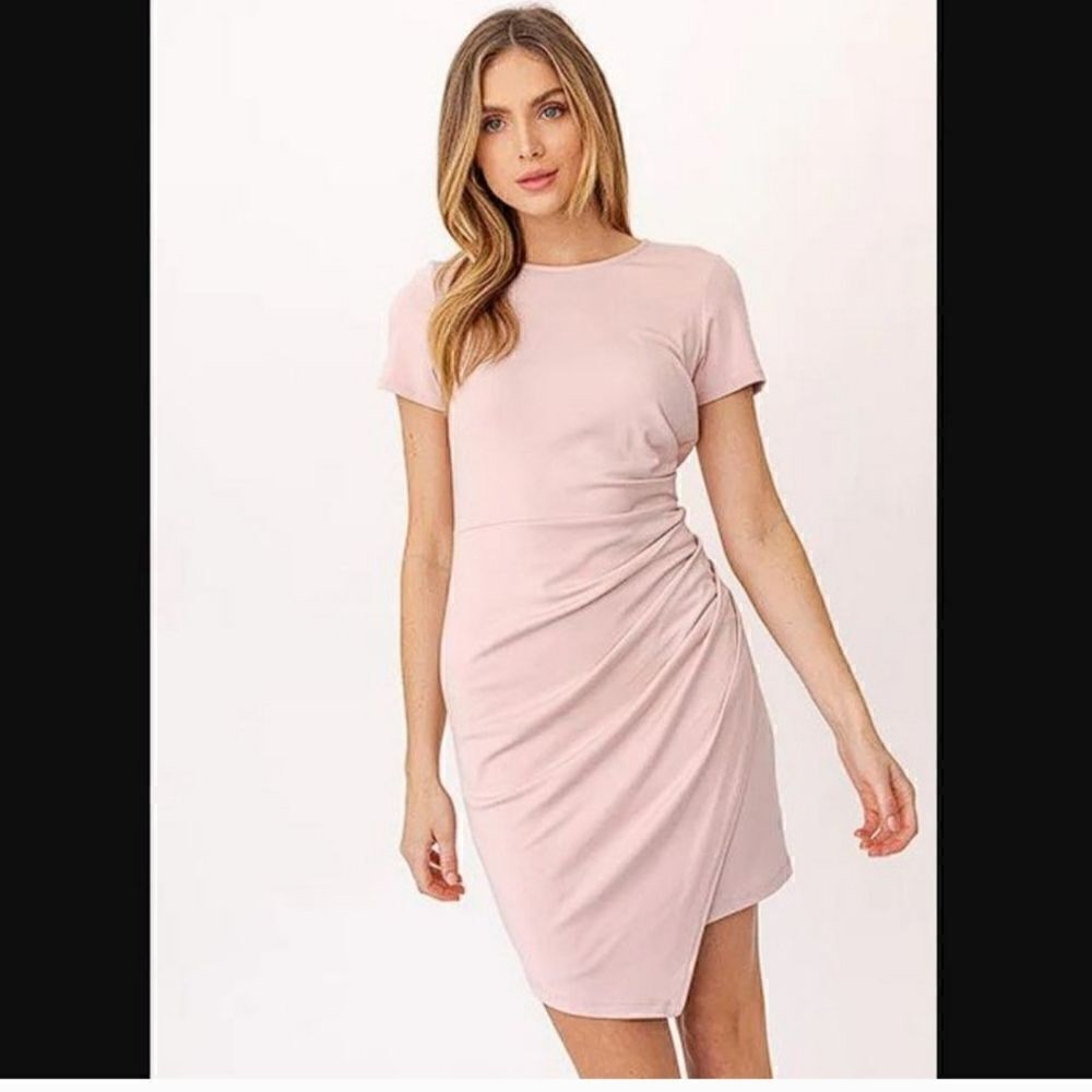 NWT Gilli pale pink short sleeve dress med